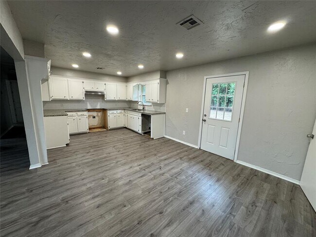 Building Photo - 14820 W Funston Dr