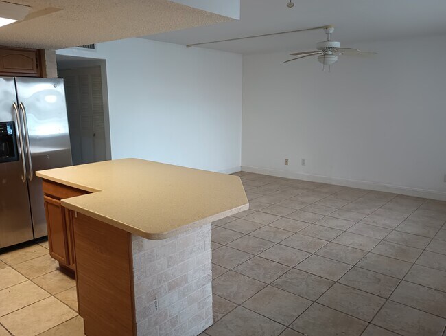 Building Photo - 1235 S Highland Ave