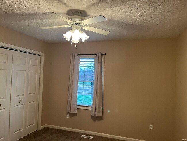 Building Photo - 6655 Oak View Ct