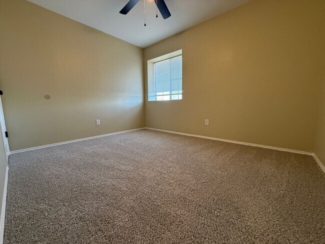 Building Photo - 1305 Fox Creek Dr