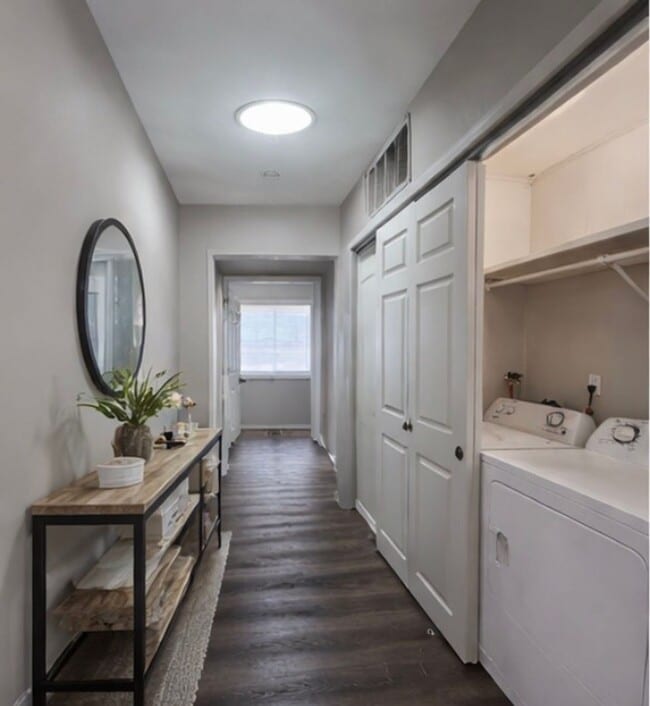 Building Photo - Summit Street Duplexes