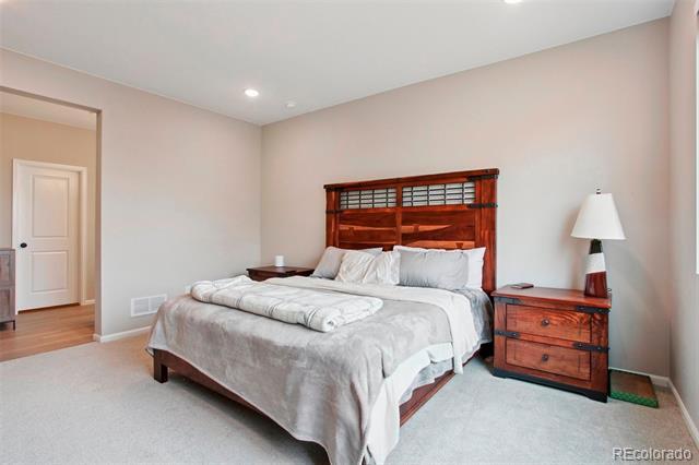 Building Photo - 4140 Lake St