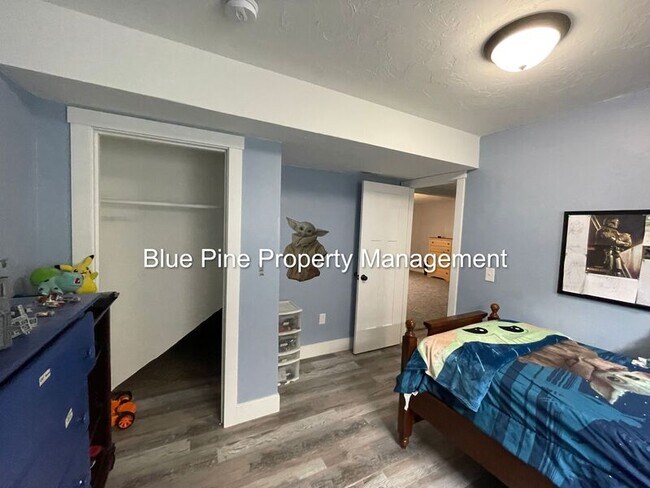 Building Photo - 705 Birmingham Ln