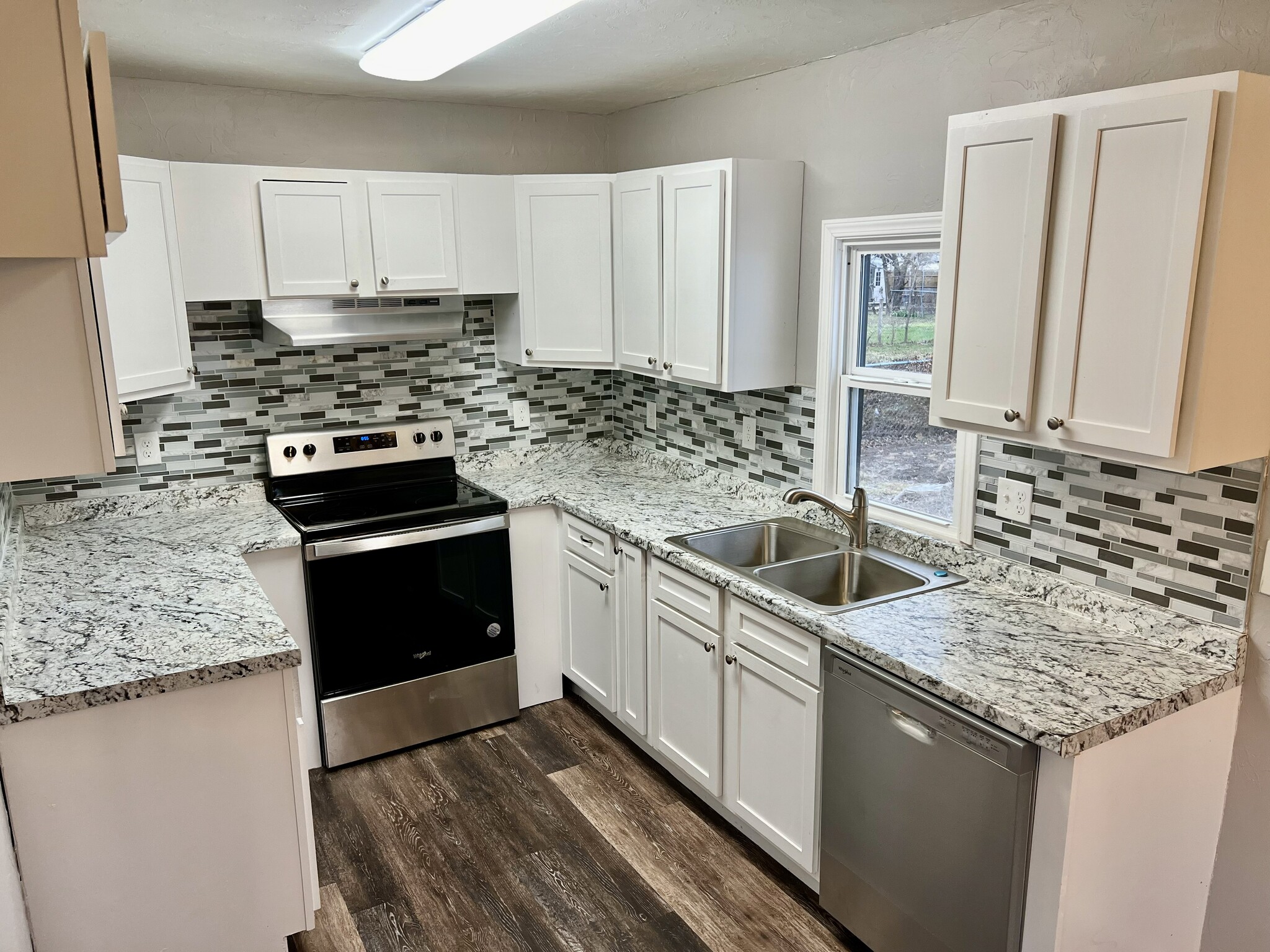 Building Photo - 301 E Rickenbacker Dr