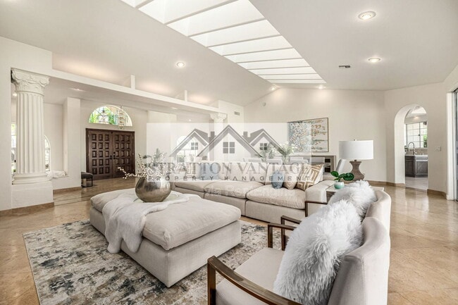 Building Photo - 15848 E Brodiea Dr