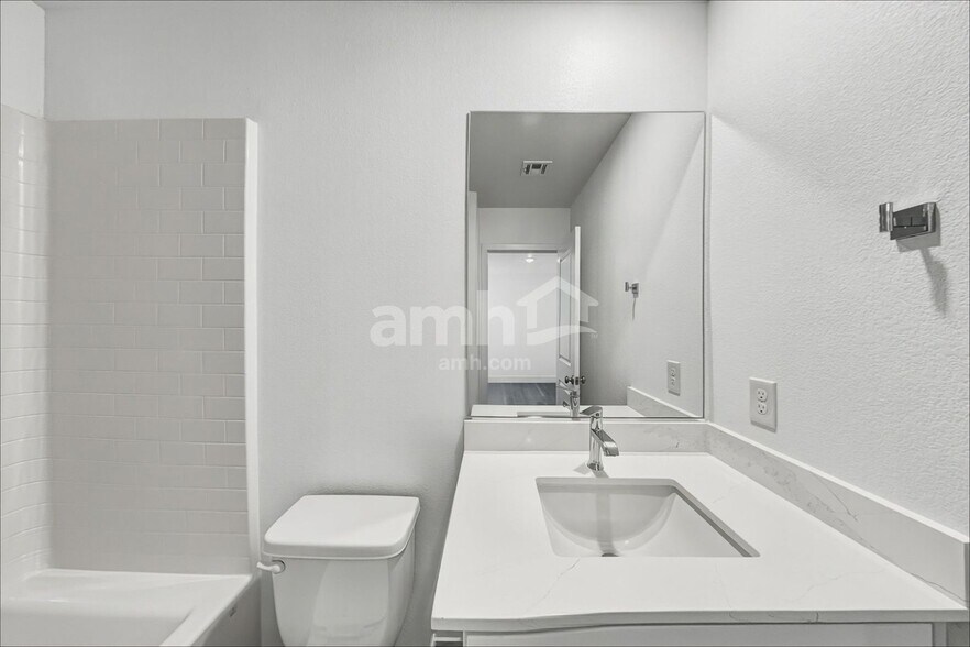 Building Photo - 9579 Marchmont Rd