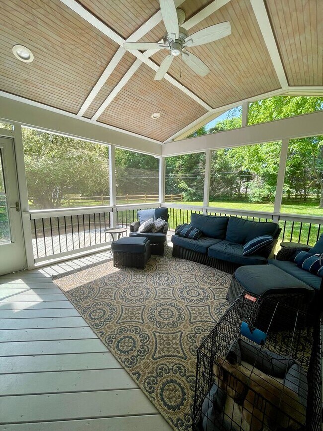 Building Photo - Adorable Home in Raeburn! 3Br/2BA