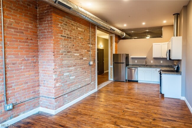 Building Photo - 3800 Euclid Ave