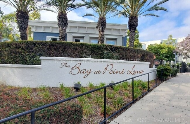 Building Photo - 2 Bed, 2 Bath located within Point Loma an...