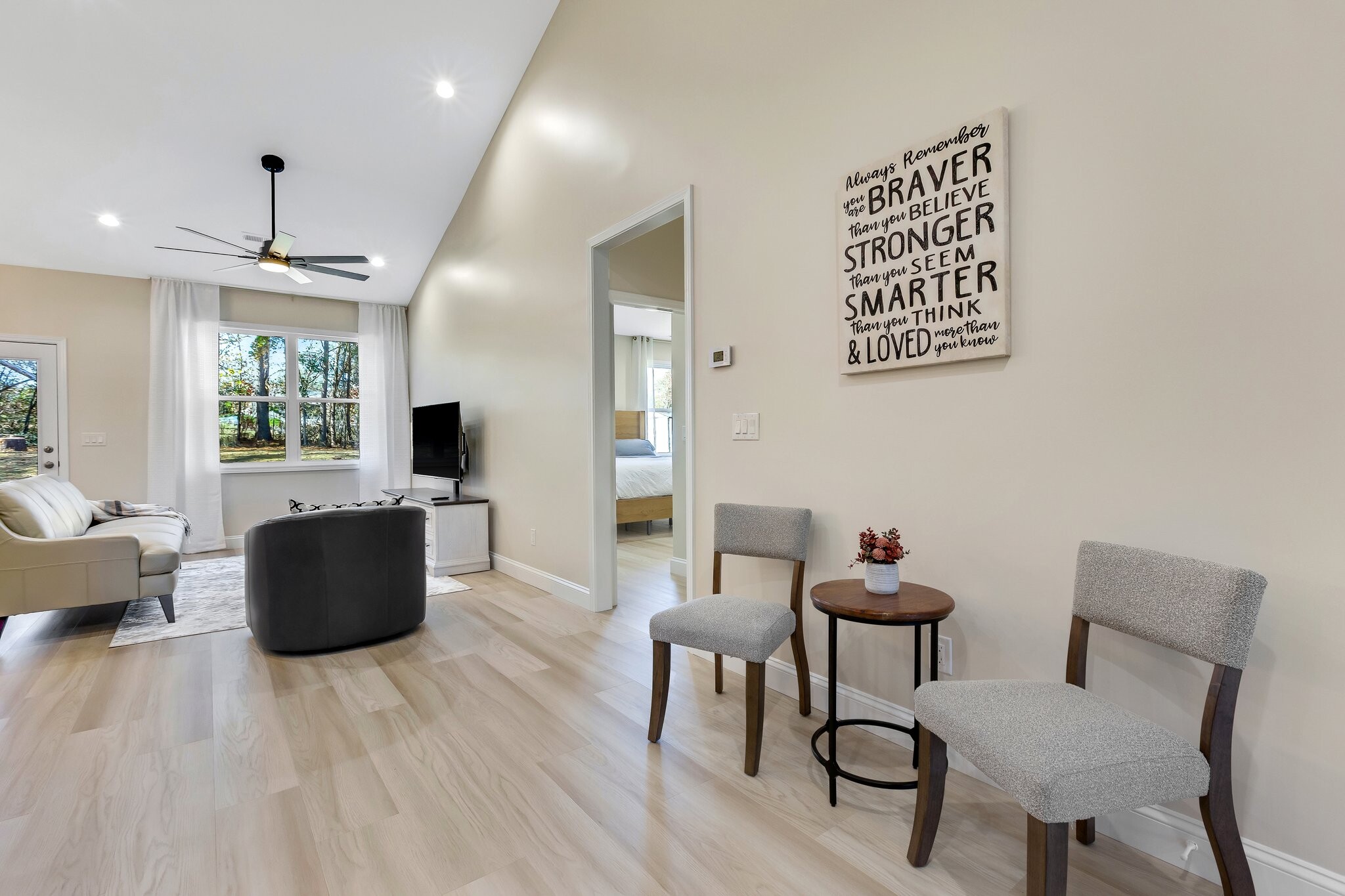 Hall/Living - 170 Weaver Line