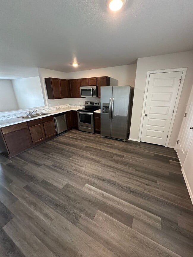 Building Photo - AVAILABLE NOW | Pet-Friendly 3 Bed, 2 Bath Home in Siloam Springs
