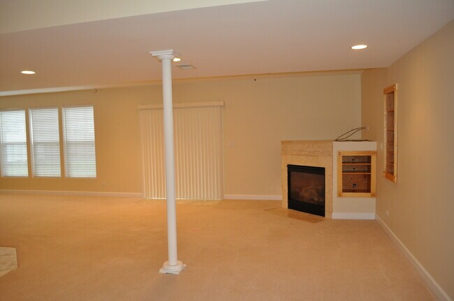 Building Photo - 452 Amherst St