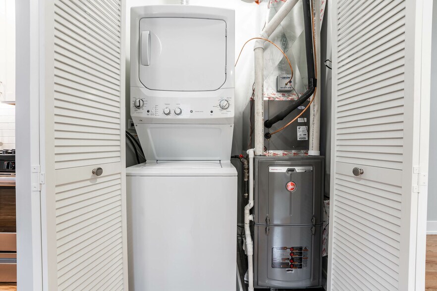 Building Photo - 2121 N Sedgwick St