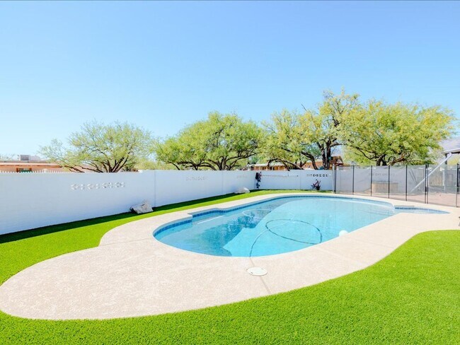 Building Photo - 1 Bedroom 1 Bathroom FULLY FURNISHED! COMM...