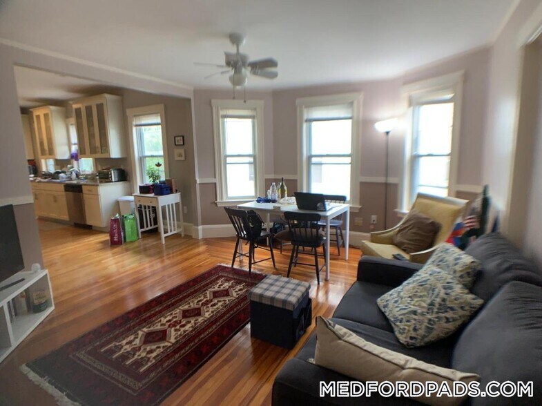 Primary Photo - 24 Greenleaf Ave