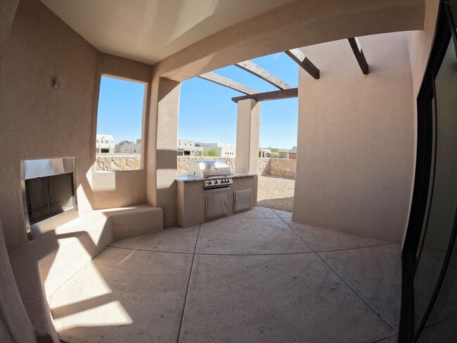 Building Photo - 3729 Santa Clarita Ave