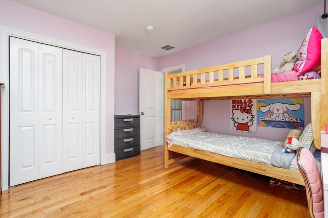 Building Photo - 22 White Pine Dr