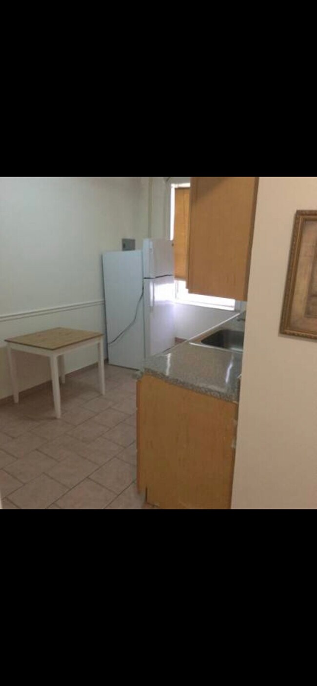 Building Photo - 1416 70th St