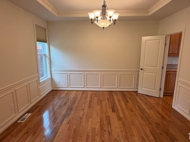Building Photo - UPDATED CHAFFEY 4 BEDROOOM KINGSTON HOME FOR RENT WITH GREAT VIEWS!