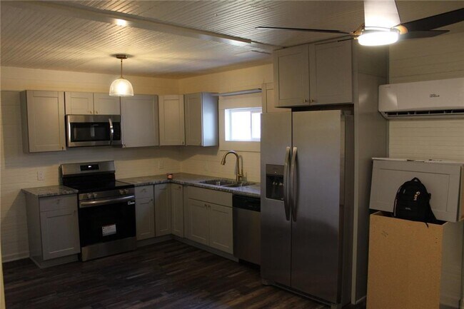 Building Photo - 11 Liberty St