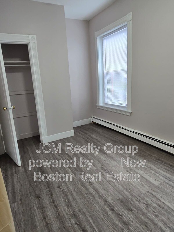 Building Photo - 5 Union Ave