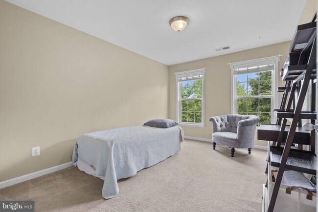 Building Photo - 43682 Chicacoon Creek Square