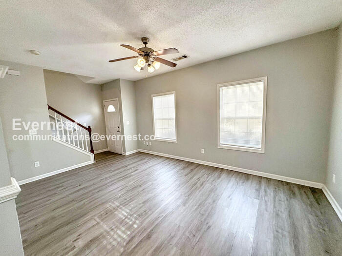 Building Photo - 8616 Thomas Ln