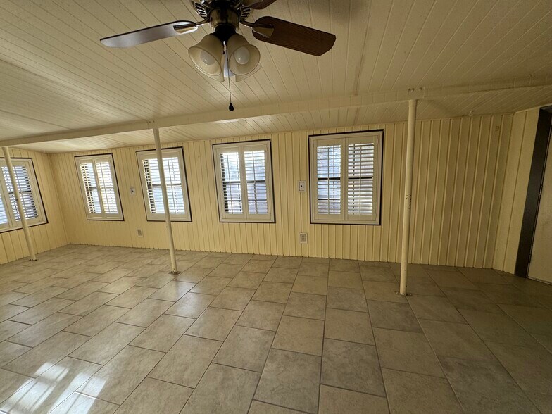 Building Photo - 8608 Geneva Ave