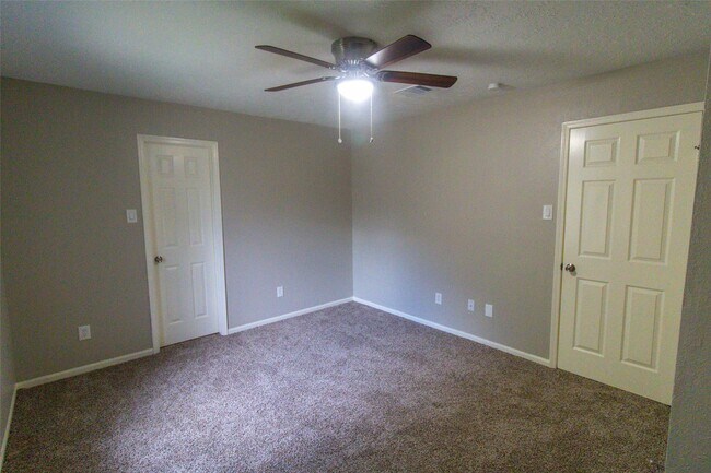 Building Photo - 3322 Whispering Way Dr