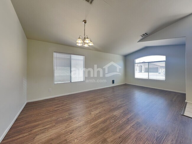 Building Photo - 11436 E Pronghorn Ave