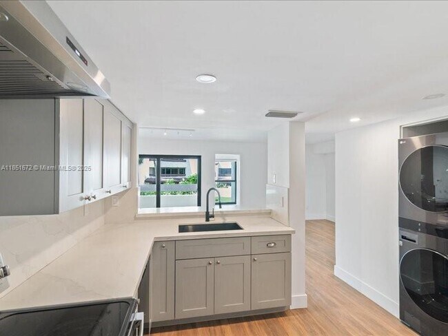 Building Photo - 9020 SW 125th Ave
