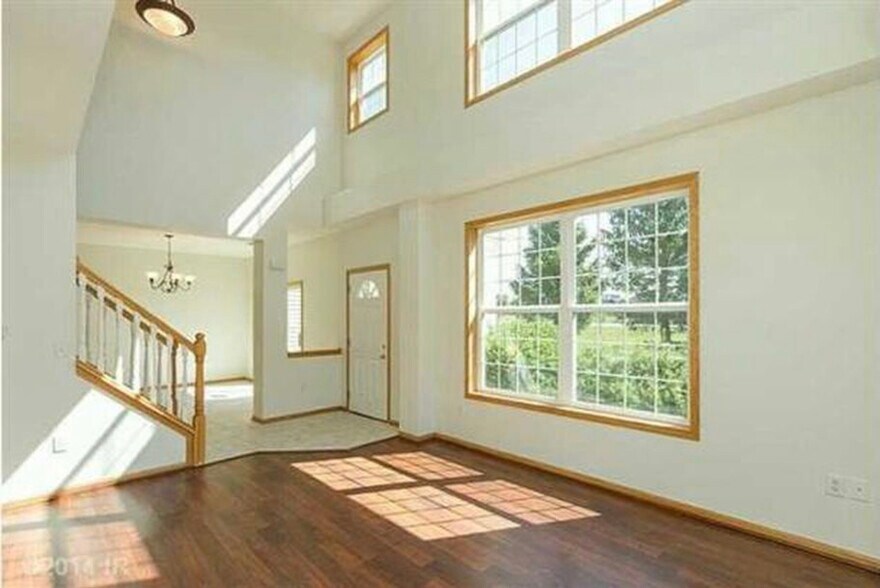 Building Photo - 3923 NE Gardenia Ln