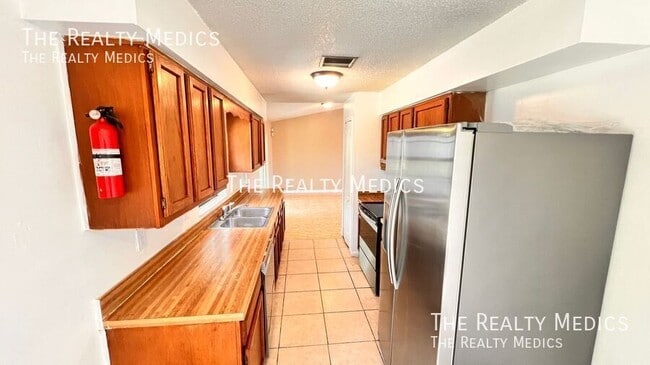 Building Photo - 6421 Undine Way