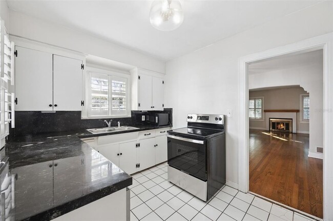 Building Photo - 1815 E Central Blvd