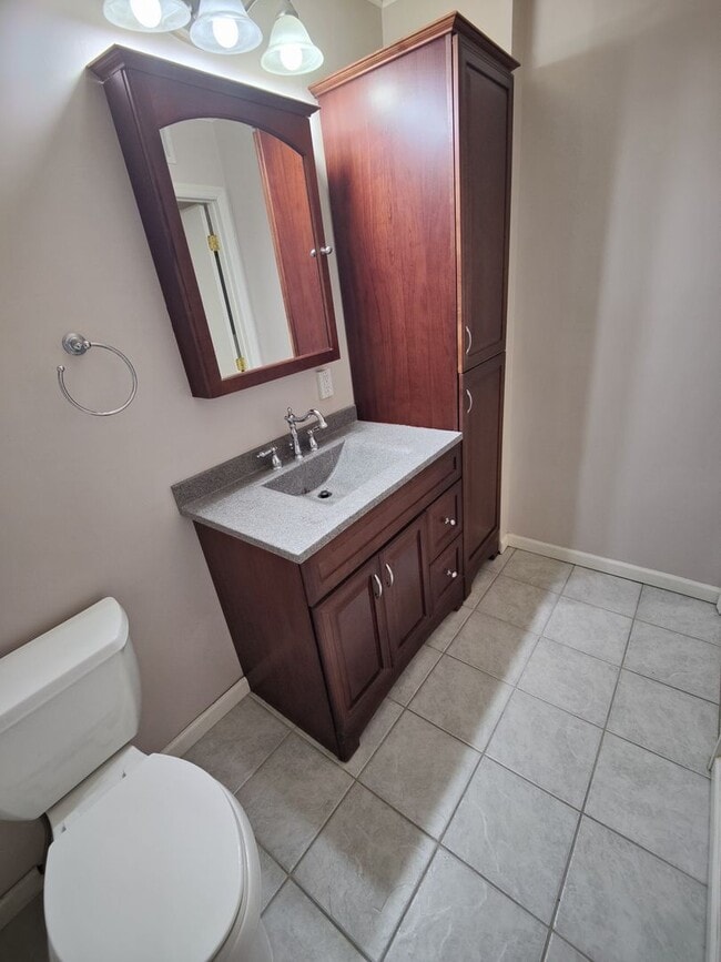 Building Photo - *Updated 1BD/1BA Condo Available in Scott ...