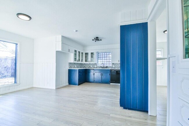 Building Photo - PRE-LEASING: Beautifully Updated 3 Bedroom Home