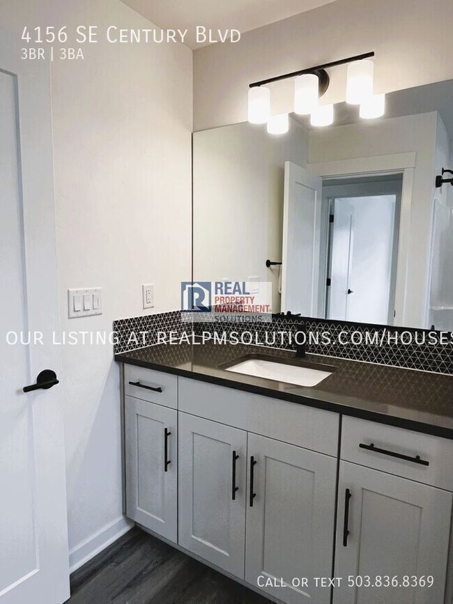 Building Photo - 4156 SE Century Blvd