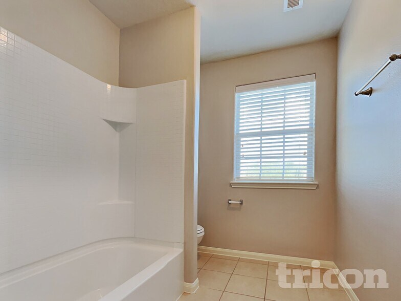 Building Photo - 30906 Sweetwater Cir