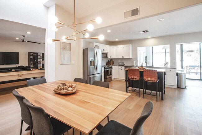 Building Photo - 12202 N 60th St