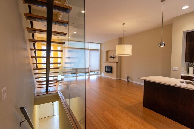 Building Photo - Little Italy Townhome - 1911 E 119th St , ...