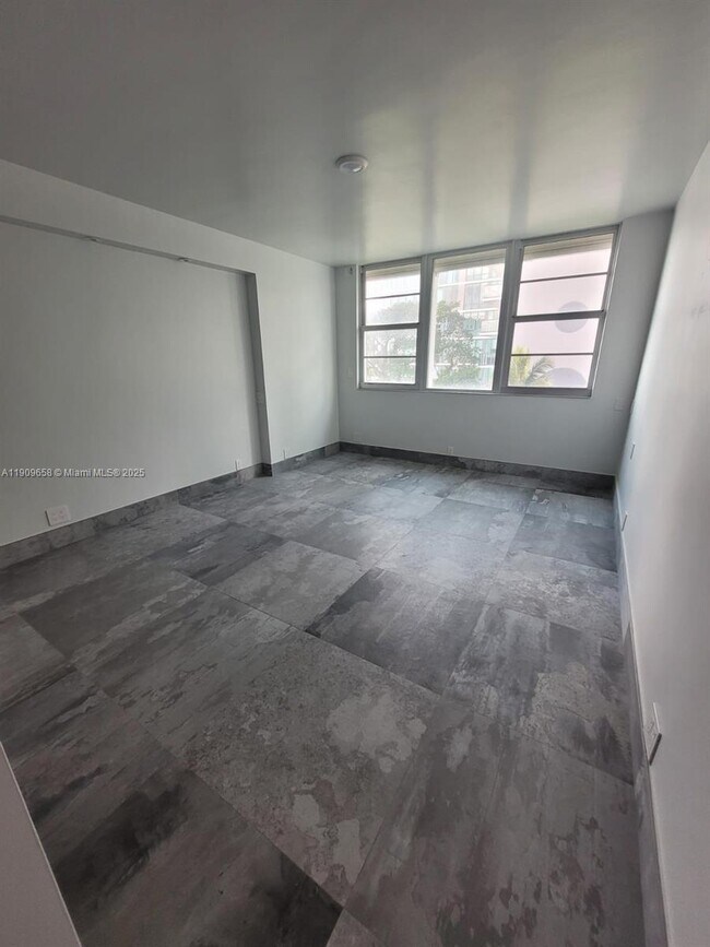 Building Photo - 3301 NE 5th Ave