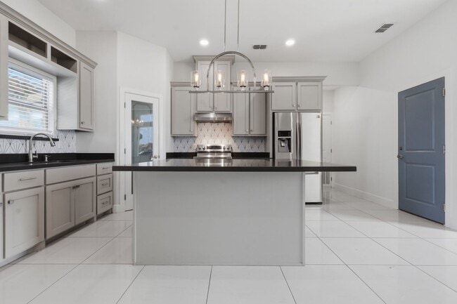 Building Photo - 16584 Barnes Ct