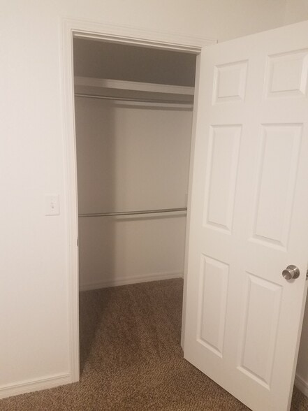 Building Photo - 1618 S Ave G Ave