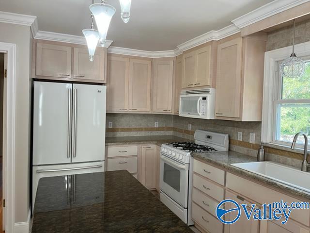 Building Photo - 400 NW Forrest Pk Ct