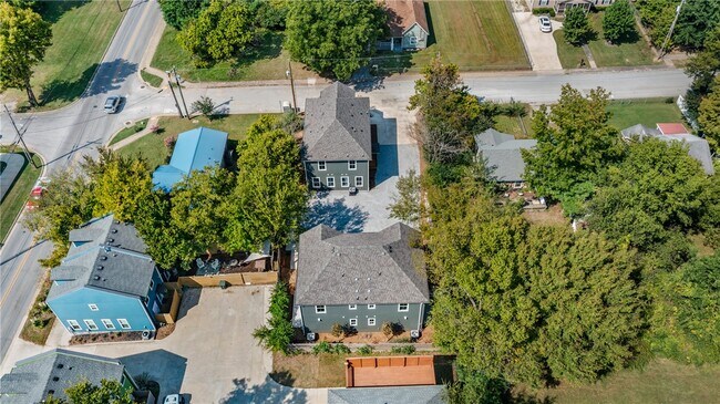 Building Photo - 588 N Willow Ave