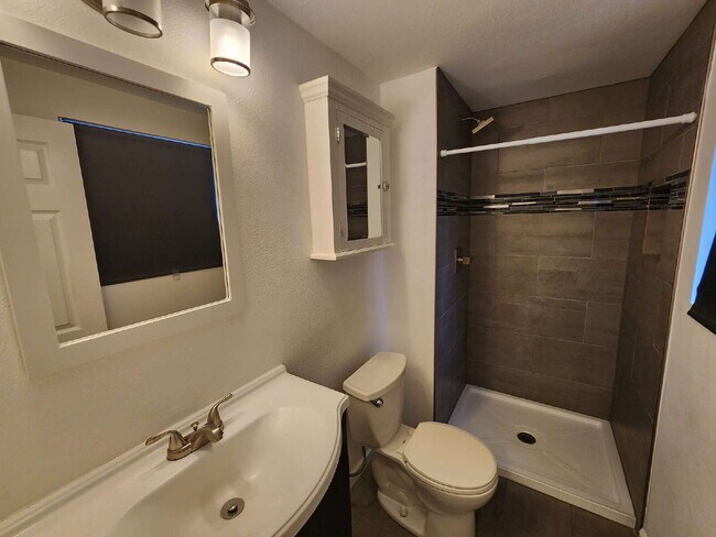 Building Photo - Spacious 5 Bed Home with Finished Basement, Multiple Living Areas & Private Backyard