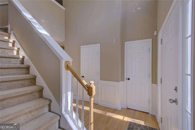 Building Photo - 2820 Northcliff Dr