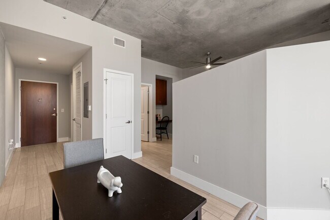 Building Photo - 777 N Ashley Dr