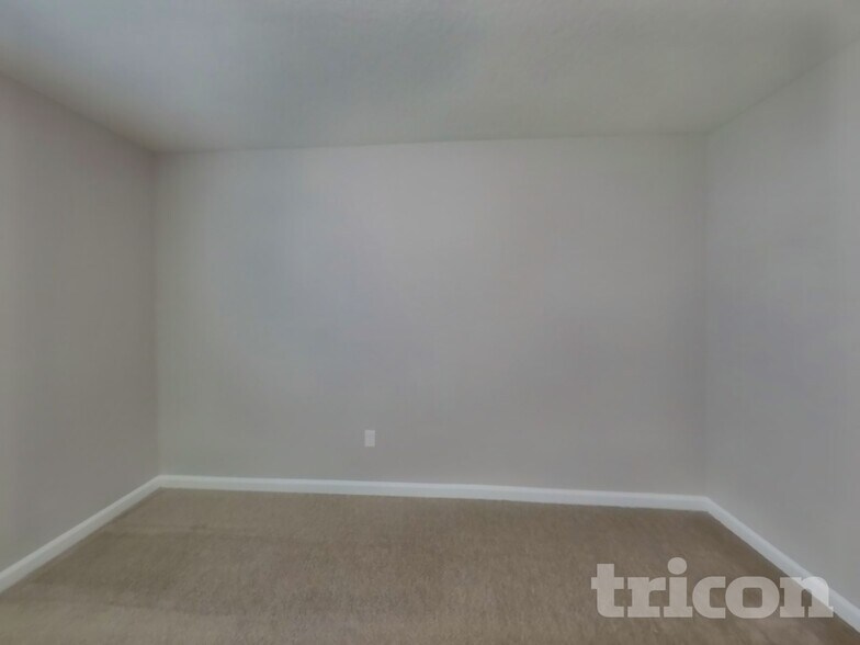 Building Photo - 77013 Birdseye Ct