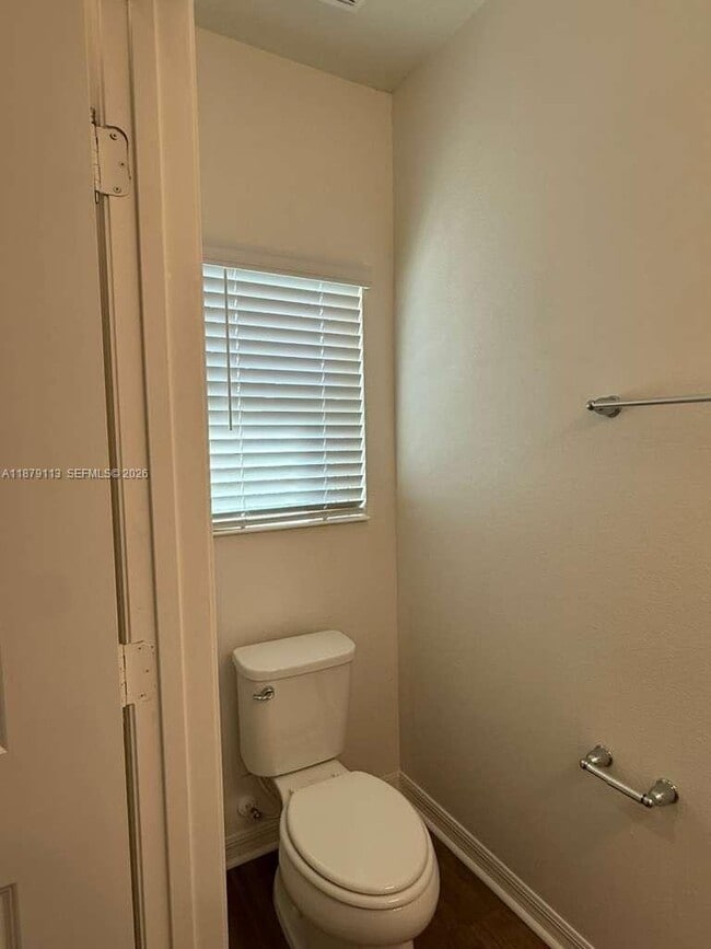 Building Photo - 410 Sequoia Dr